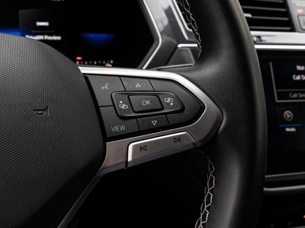 Volkswagen Tiguan II Рестайлинг с пробегом 2021 года, цена 3 730 000 рублей, 49896 км, внедорожник, Автокод Объявления