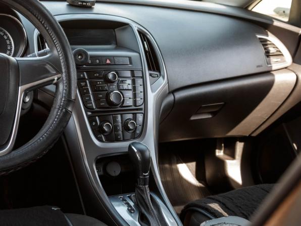 Opel Astra J Рестайлинг с пробегом 2012 года, цена 650 000 рублей, 255354 км, седан, Автокод Объявления