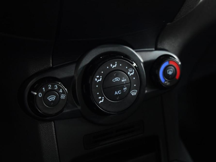 Ford Fiesta Mk6 Рестайлинг Санкт-Петербург  - изображение 15