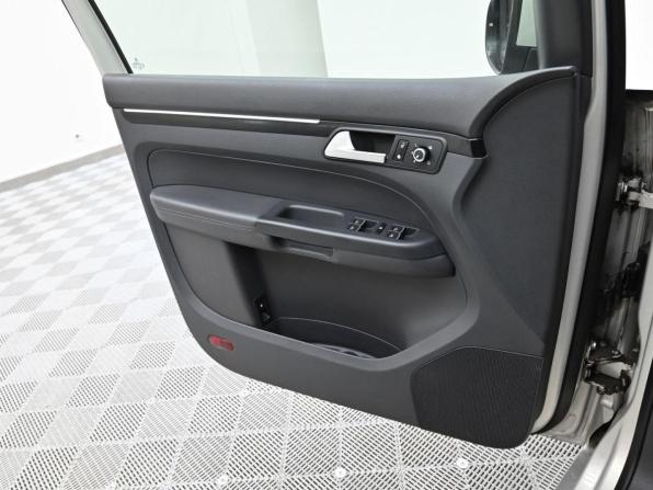 Volkswagen Touran I Рестайлинг 2 с пробегом 2010 года, цена 529 000 рублей, 168557 км, компактвэн, Автокод Объявления