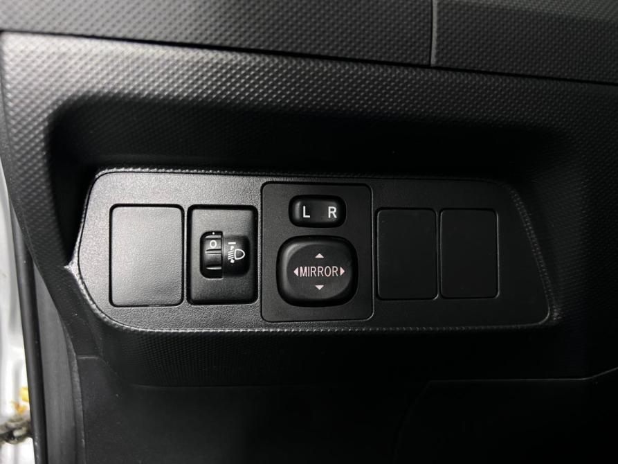 Toyota Auris I Рестайлинг Ростов-на-Дону  - изображение 16
