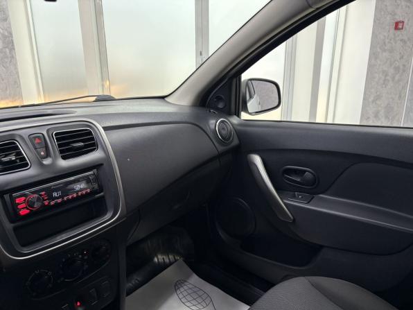 Renault Logan II с пробегом 2015 года, цена 685 000 рублей, 106071 км, седан, Автокод Объявления