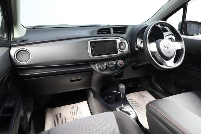 Toyota Vitz III (XP130) с пробегом 2013 года, цена 849 000 рублей, 143021 км, хэтчбек, Автокод Объявления