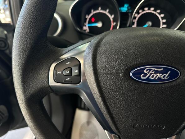 Ford Fiesta Mk6 Рестайлинг с пробегом 2018 года, цена 840 000 рублей, 115965 км, хэтчбек, Автокод Объявления
