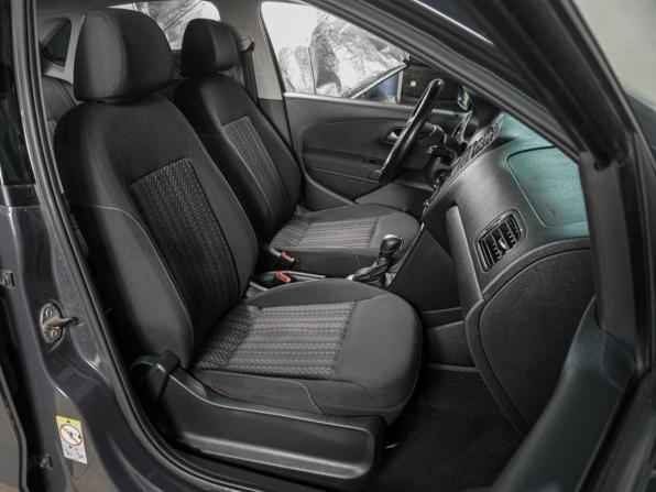 Volkswagen Polo V Рестайлинг с пробегом 2018 года, цена 1 299 000 рублей, 132982 км, седан, Автокод Объявления