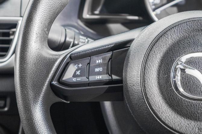 Mazda Axela III Рестайлинг с пробегом 2018 года, цена 1 149 000 рублей, 96000 км, седан, Автокод Объявления
