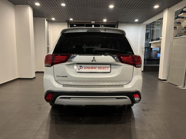 Mitsubishi Outlander III Рестайлинг 3 с пробегом 2020 года, цена 2 710 000 рублей, 112605 км, внедорожник, Автокод Объявления