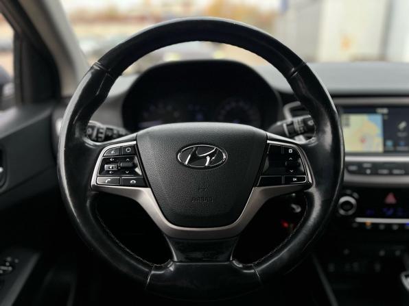 Hyundai Solaris II с пробегом 2017 года, цена 1 180 000 рублей, 180000 км, седан, Автокод Объявления
