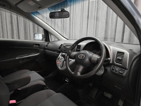 Toyota Wish I с пробегом 2003 года, цена 650 000 рублей, 240000 км, минивэн, Автокод Объявления
