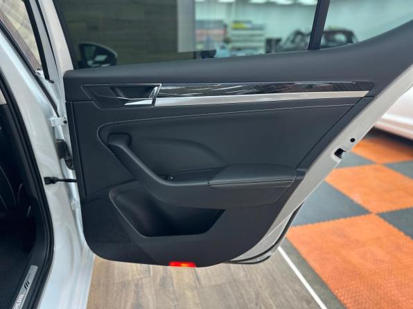 Skoda Superb III Рестайлинг с пробегом 2024 года, цена 3 620 000 рублей, 38400 км, лифтбек, Автокод Объявления