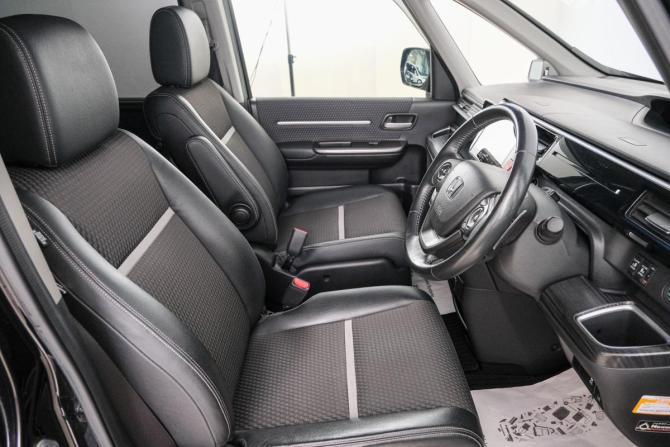 Honda Stepwgn V с пробегом 2016 года, цена 1 999 000 рублей, 89400 км, минивэн, Автокод Объявления