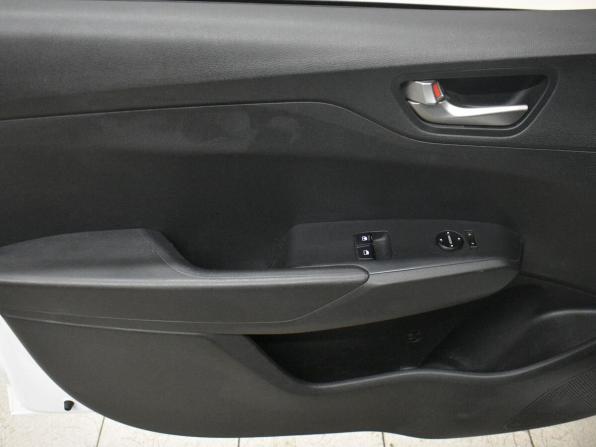 Hyundai Solaris II с пробегом 2017 года, цена 799 000 рублей, 288312 км, седан, Автокод Объявления