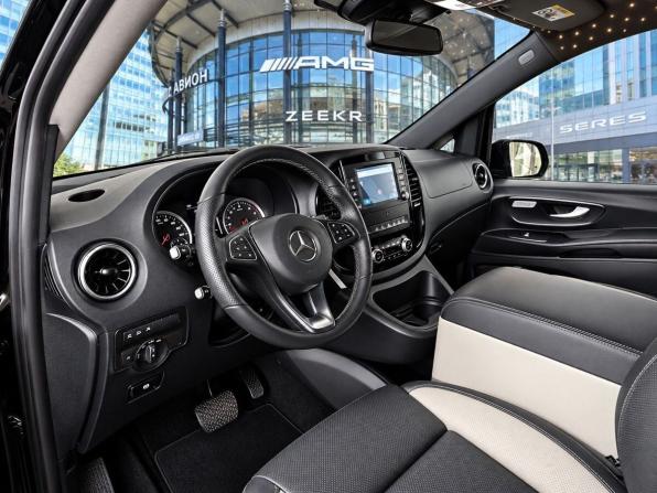 Mercedes-Benz V-Класс III (W447) Рестайлинг с пробегом 2023 года, цена 8 855 000 рублей, 14071 км, минивэн, Автокод Объявления