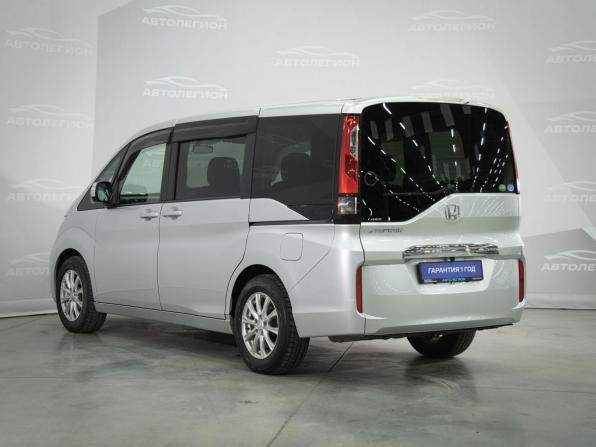 Honda Stepwgn V с пробегом 2016 года, цена 1 665 000 рублей, 212300 км, минивэн, Автокод Объявления