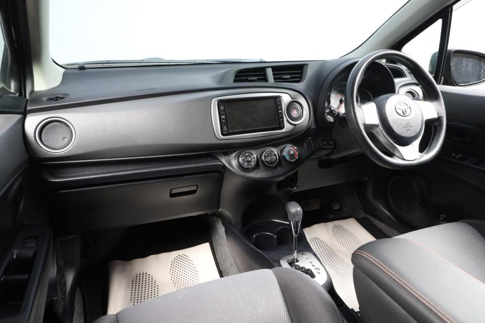 Toyota Vitz III (XP130) Новосибирск  - изображение 9