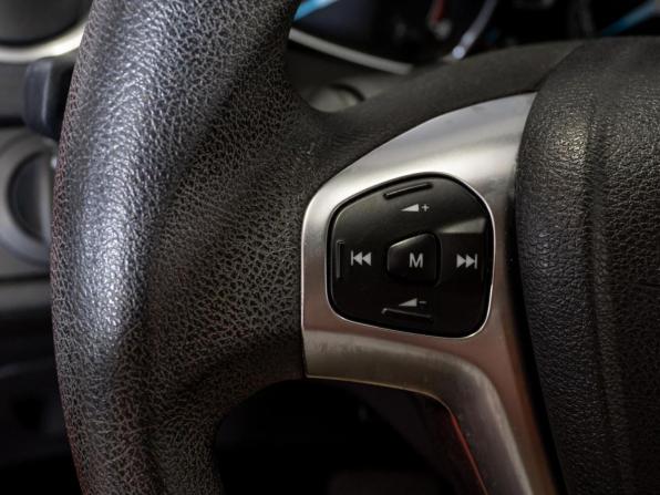 Ford Fiesta Mk6 Рестайлинг с пробегом 2015 года, цена 990 000 рублей, 59007 км, хэтчбек, Автокод Объявления