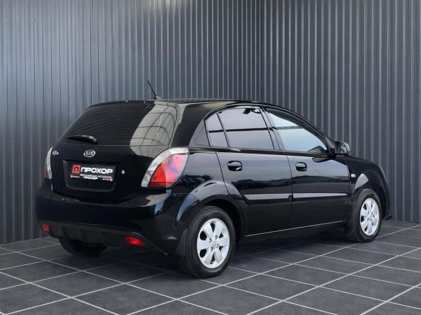 Kia Rio II Рестайлинг с пробегом 2011 года, цена 597 000 рублей, 215000 км, хэтчбек, Автокод Объявления
