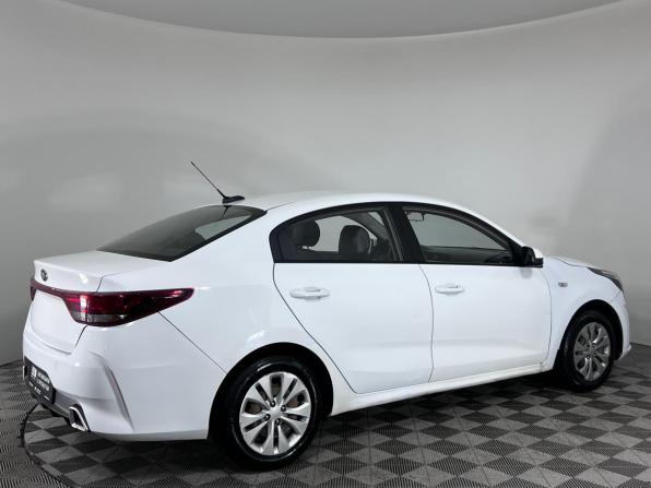 Kia Rio IV Рестайлинг с пробегом 2020 года, цена 799 000 рублей, 130593 км, седан, Автокод Объявления