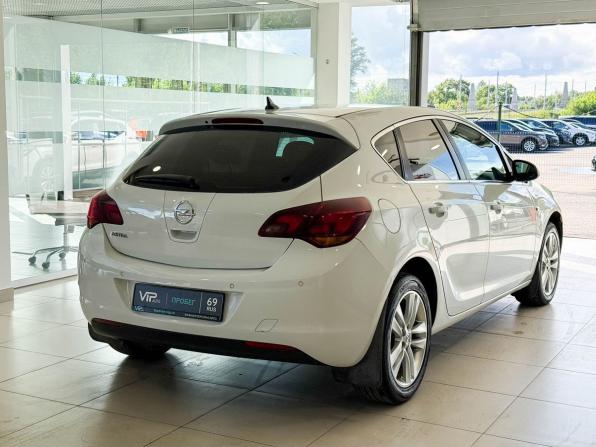 Opel Astra J с пробегом 2011 года, цена 847 000 рублей, 136934 км, хэтчбек, Автокод Объявления
