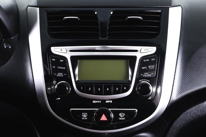 Hyundai Solaris I с пробегом 2013 года, цена 799 000 рублей, 179600 км, седан, Автокод Объявления