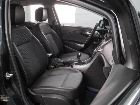 Opel Astra J Рестайлинг с пробегом 2013 года, цена 874 000 рублей, 197484 км, седан, Автокод Объявления