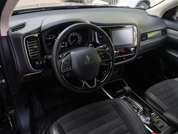 Mitsubishi Outlander III Рестайлинг 3 с пробегом 2021 года, цена 2 720 000 рублей, 58426 км, внедорожник, Автокод Объявления