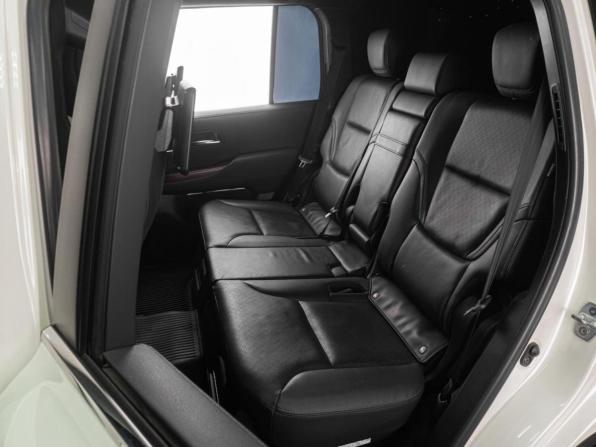 Toyota Land Cruiser 300 Series с пробегом 2023 года, цена 12 305 000 рублей, 72716 км, внедорожник, Автокод Объявления