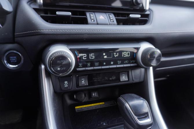 Toyota RAV4 V (XA50) с пробегом 2019 года, цена 2 945 000 рублей, 181014 км, внедорожник, Автокод Объявления