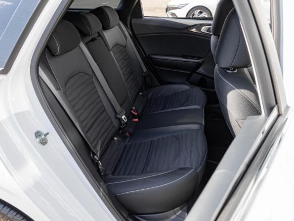 Kia Ceed III Рестайлинг с пробегом 2021 года, цена 2 120 000 рублей, 69014 км, универсал, Автокод Объявления