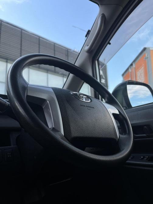 Toyota Voxy II (R70) Омск  - изображение 6