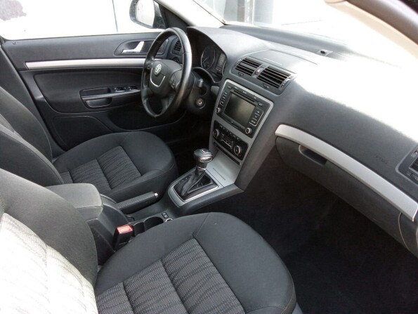 Skoda Octavia II (A5) Рестайлинг с пробегом 2010 года, цена 877 000 рублей, 216000 км, лифтбек, Автокод Объявления