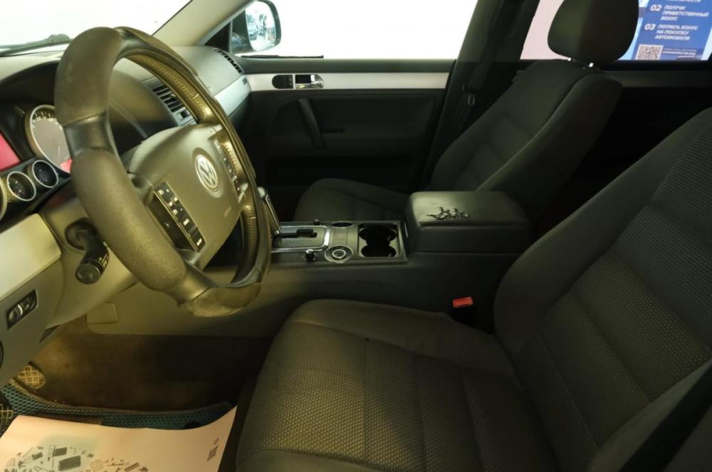 Volkswagen Touareg I Рестайлинг Омск  - изображение 8