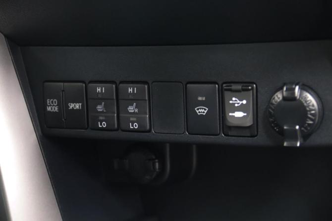 Toyota RAV4 IV (XA40) Рестайлинг с пробегом 2016 года, цена 2 695 950 рублей, 63777 км, внедорожник, Автокод Объявления