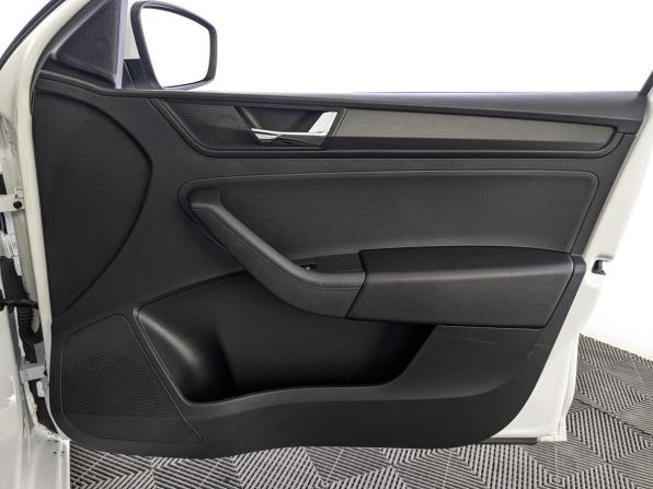 Skoda Rapid II с пробегом 2021 года, цена 1 595 000 рублей, 88092 км, лифтбек, Автокод Объявления