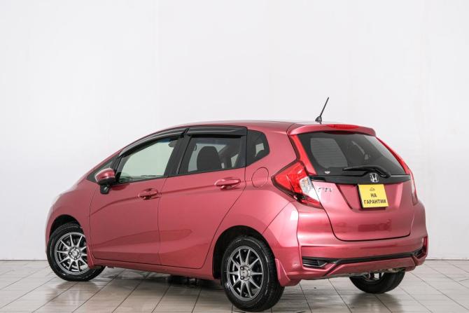 Honda Fit III Рестайлинг с пробегом 2018 года, цена 1 229 000 рублей, 64878 км, хэтчбек, Автокод Объявления