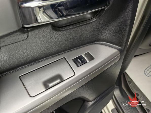 Toyota Land Cruiser 200 Series Рестайлинг 1 с пробегом 2013 года, цена 3 048 000 рублей, 270000 км, внедорожник, Автокод Объявления