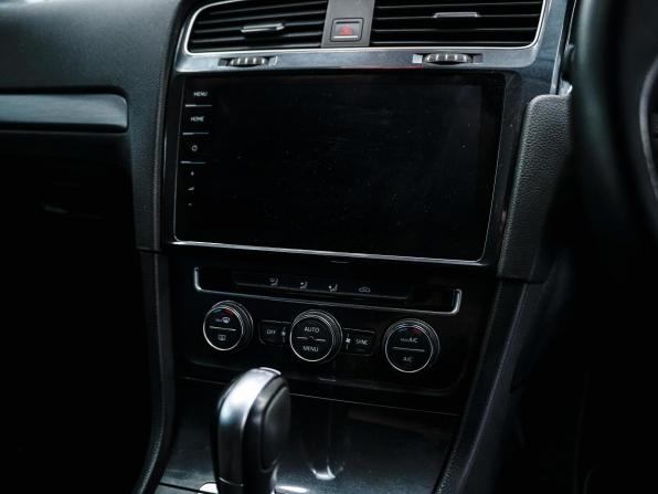 Volkswagen Golf VII Рестайлинг с пробегом 2017 года, цена 1 195 000 рублей, 38780 км, универсал, Автокод Объявления