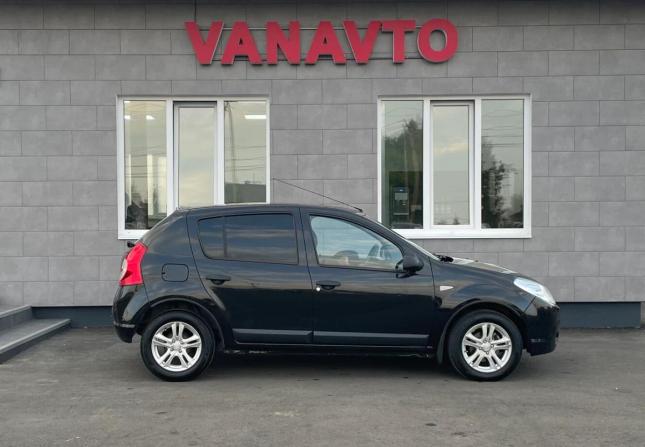 Renault Sandero I с пробегом 2013 года, цена 649 000 рублей, 146222 км, хэтчбек, Автокод Объявления
