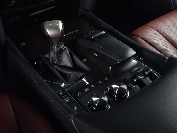 Lexus LX III Рестайлинг 2 с пробегом 2018 года, цена 8 549 995 рублей, 186670 км, внедорожник, Автокод Объявления