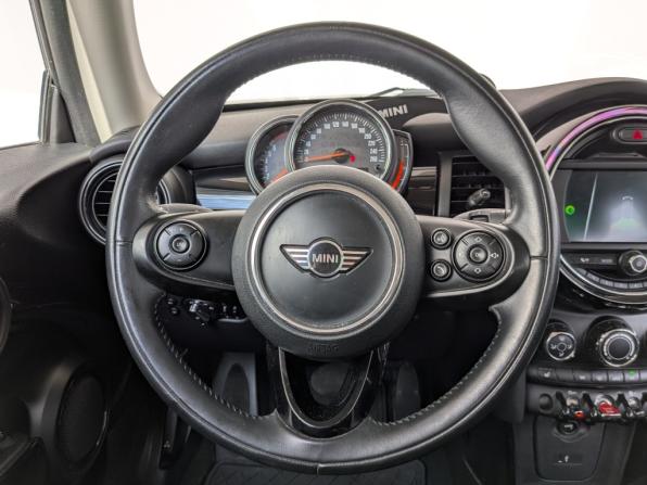 Mini Hatch III (F55/F56) Рестайлинг с пробегом 2018 года, цена 1 850 000 рублей, 73652 км, хэтчбек, Автокод Объявления