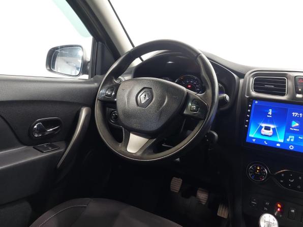 Renault Sandero II с пробегом 2015 года, цена 770 000 рублей, 206780 км, хэтчбек, Автокод Объявления