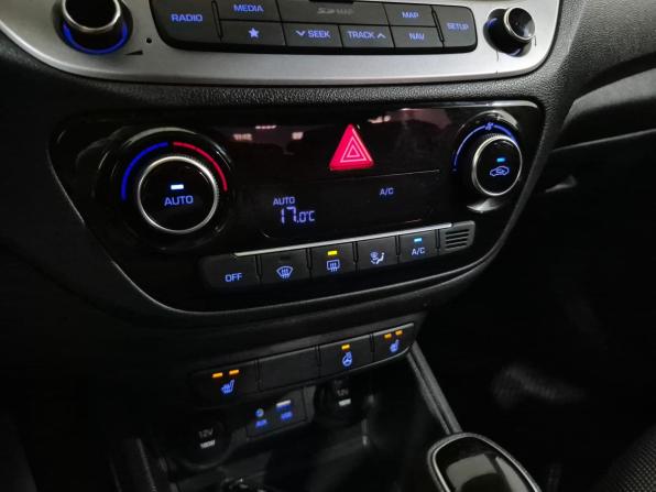 Hyundai Solaris II с пробегом 2018 года, цена 1 490 000 рублей, 56547 км, седан, Автокод Объявления