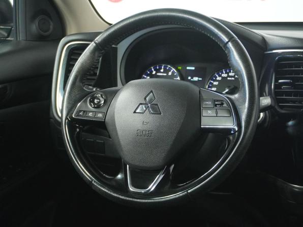 Mitsubishi Outlander III Рестайлинг 3 с пробегом 2022 года, цена 2 692 000 рублей, 101058 км, внедорожник, Автокод Объявления