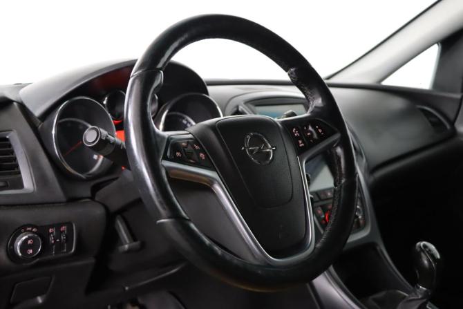 Opel Astra J Рестайлинг с пробегом 2014 года, цена 629 990 рублей, 184666 км, седан, Автокод Объявления