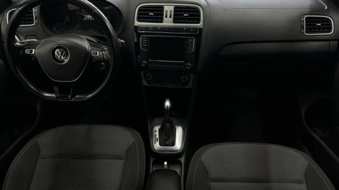 Volkswagen Polo V Рестайлинг с пробегом 2018 года, цена 1 350 700 рублей, 141940 км, седан, Автокод Объявления