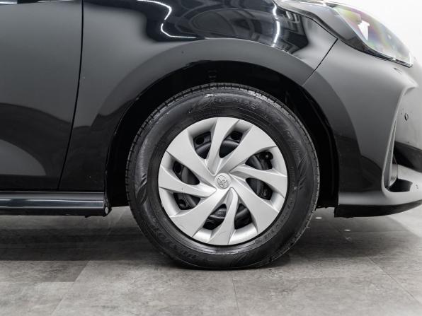 Toyota Yaris IV с пробегом 2020 года, цена 1 075 000 рублей, 56689 км, хэтчбек, Автокод Объявления
