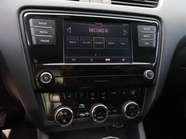 Skoda Octavia III (A7) Рестайлинг с пробегом 2018 года, цена 1 699 000 рублей, 135731 км, лифтбек, Автокод Объявления