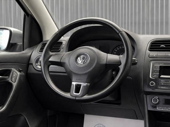 Volkswagen Polo V Рестайлинг с пробегом 2015 года, цена 977 000 рублей, 111947 км, седан, Автокод Объявления