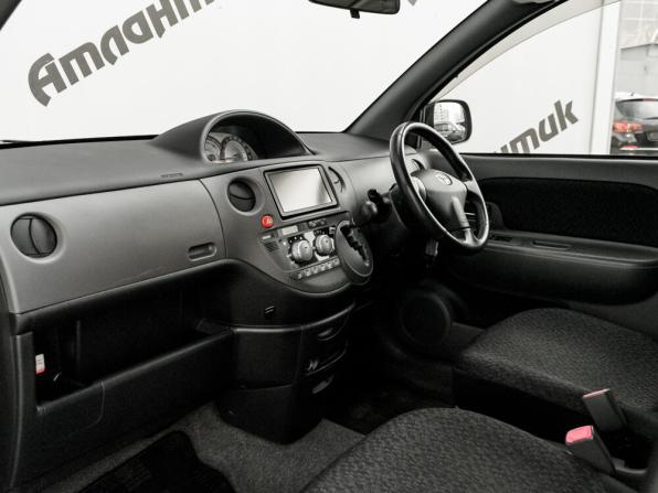 Toyota Sienta I Рестайлинг 2 с пробегом 2012 года, цена 950 000 рублей, 175942 км, минивэн, Автокод Объявления
