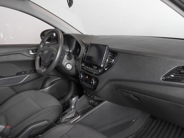 Hyundai Solaris II Рестайлинг с пробегом 2022 года, цена 1 728 100 рублей, 53000 км, седан, Автокод Объявления